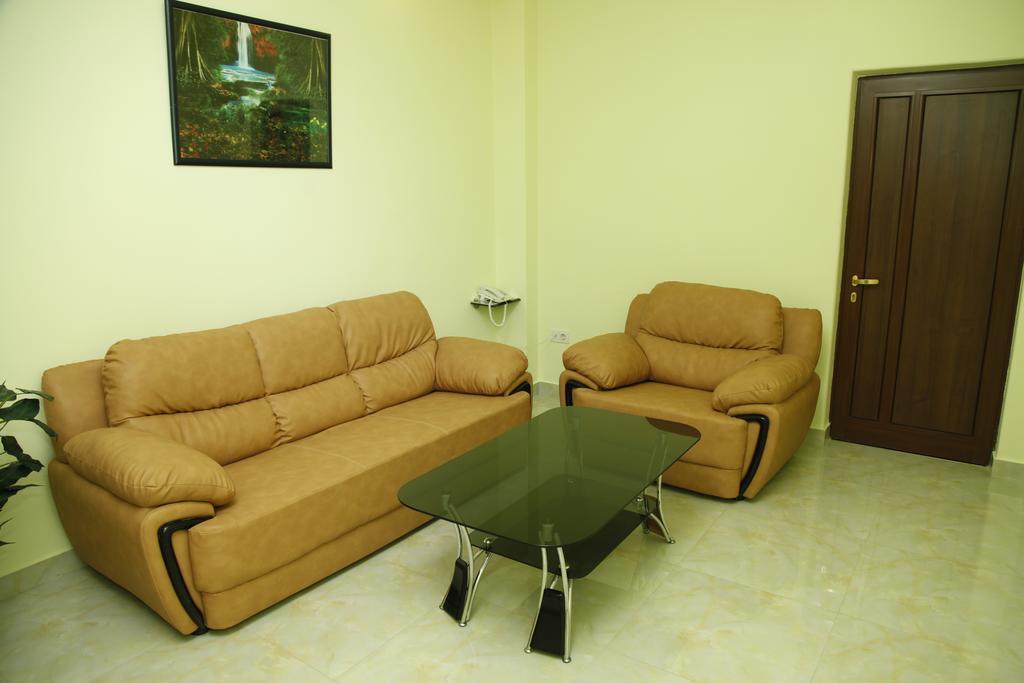 Best Hotel Erevan Esterno foto