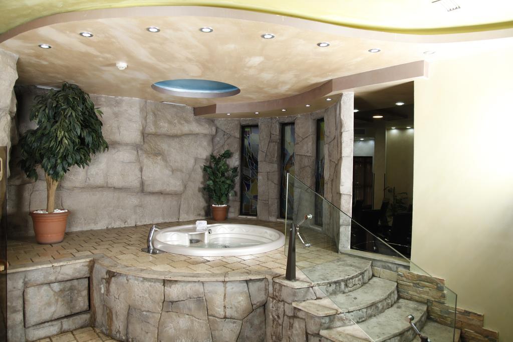Best Hotel Erevan Esterno foto