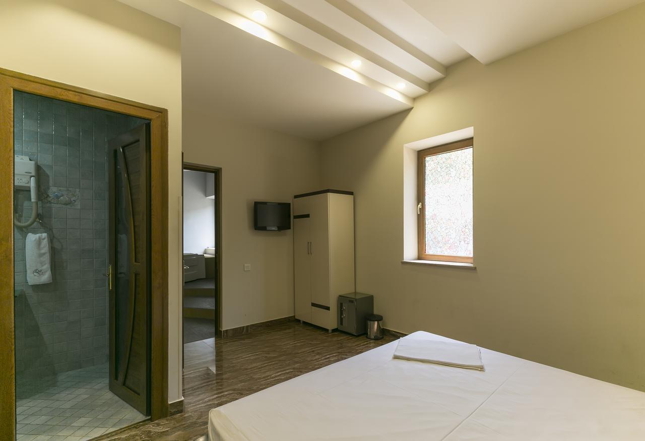 Best Hotel Erevan Esterno foto
